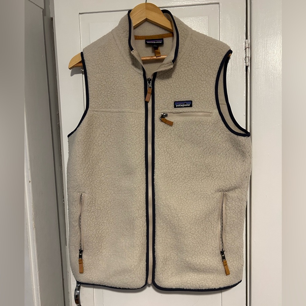 Patagonia women’s Cream Fleece Vest. Size large
